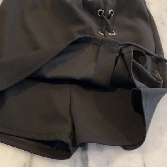 Women’s Skirt/skort-shorts underneath 
Size XS - Picture 3 of 7